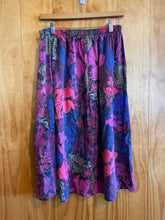 Load image into Gallery viewer, Size 12 Paris Station Purple Skirt

