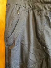 Load image into Gallery viewer, Size Large The North Face Black Women&#39;s Hiking Pants
