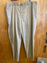 Load image into Gallery viewer, Size 42x32 LL Bean Men's Pants
