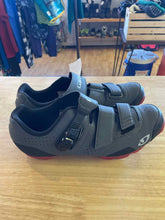 Load image into Gallery viewer, Mens Size 11 Giro Cycling
