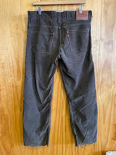 Load image into Gallery viewer, Size 34 Levi Men's Pants
