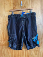 Load image into Gallery viewer, Size 36 Billabong Men's Shorts
