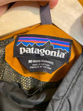 Load image into Gallery viewer, Size M Patagonia Men&#39;s Winter Jacket
