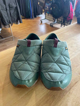 Load image into Gallery viewer, Shoe Size 9 Teva Green Slippers
