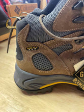 Load image into Gallery viewer, Shoe Size 8 vasque Brown Hiking Shoes
