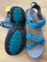 Load image into Gallery viewer, Shoe Size 9 Teva Blue Sandals
