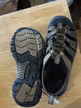 Load image into Gallery viewer, 8.5 Keen Men's Sandals

