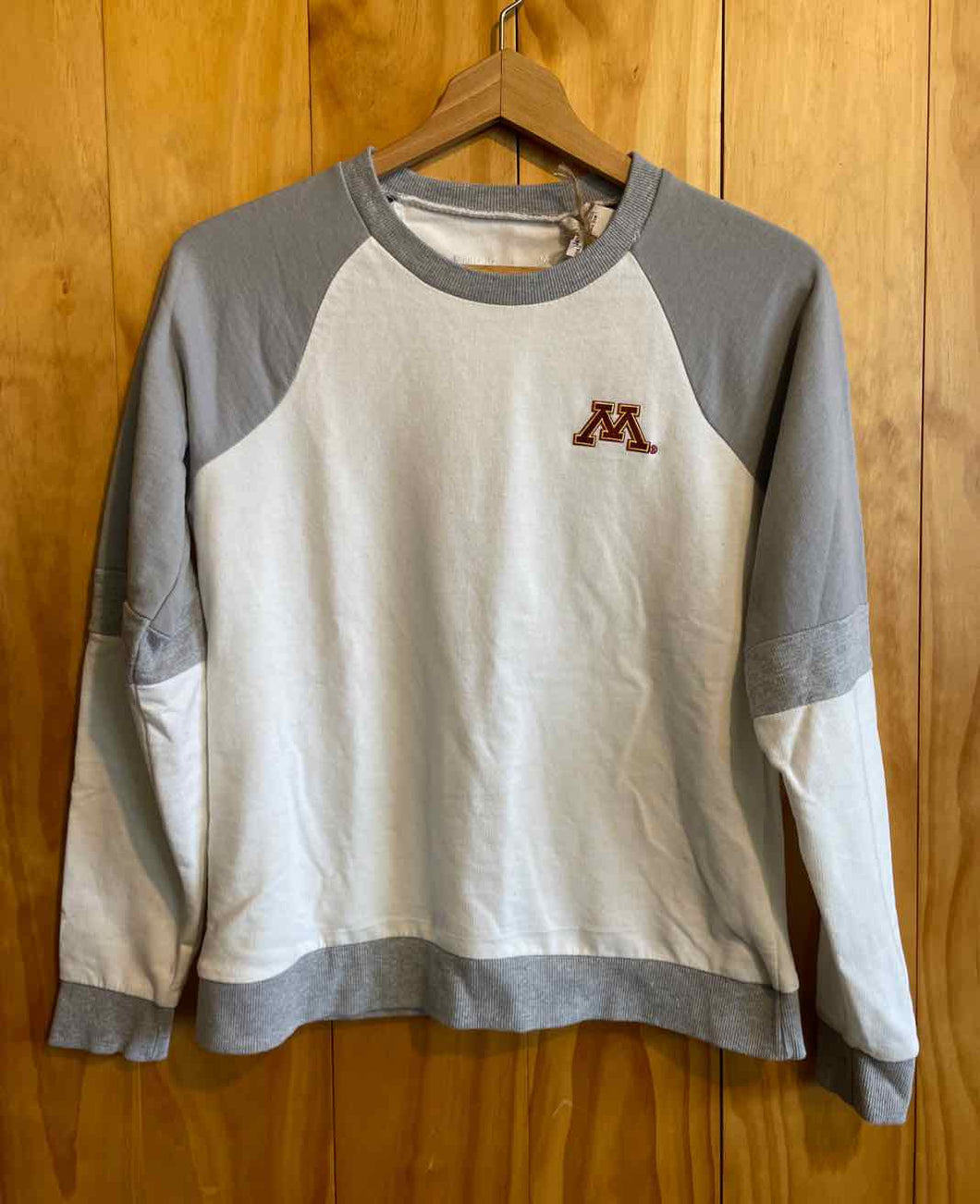 Size M Antigua White Women's Long Sleeve Shirt