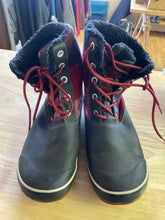 Load image into Gallery viewer, Shoe Size 10 Keen Black Boots
