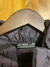 Load image into Gallery viewer, Women Size M Arc&#39;teryx Purple Women&#39;s Winter Jacket
