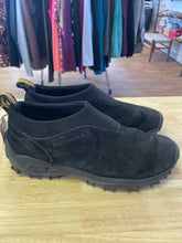 Load image into Gallery viewer, Shoe Size 9.5 Merrell Black Shoes
