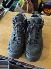 Load image into Gallery viewer, 9 Oboz Men's Hiking Boots
