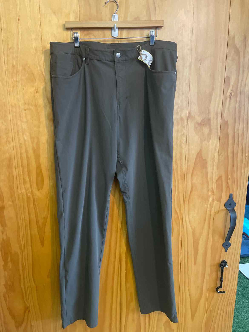 Size 38 Lululemon Men's Pants