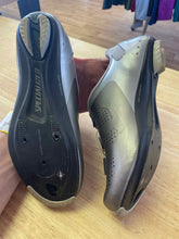 Load image into Gallery viewer, Specialized Womens 38 Cycling Shoes
