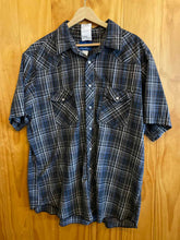 Load image into Gallery viewer, Size XL Wrangler Men's Short Sleeve Shirt
