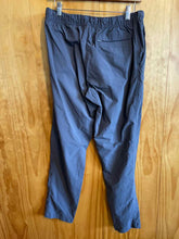 Load image into Gallery viewer, Size 34x32 REI Men's Hiking Pants
