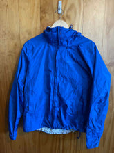Load image into Gallery viewer, Size Medium Patagonia Men's Light Jacket
