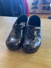 Load image into Gallery viewer, Shoe Size 40 Dansko Black Casual Shoes
