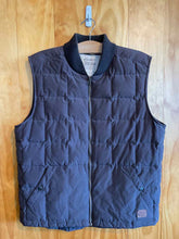 Load image into Gallery viewer, Size Medium Eddie Bauer Men's Vest
