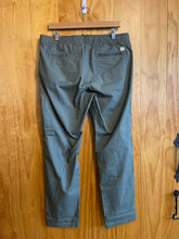 Load image into Gallery viewer, Size XL Vuori Olive Women&#39;s Pants
