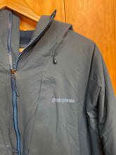 Load image into Gallery viewer, Size Large Patagonia Men's Jacket
