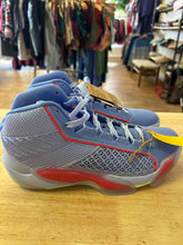 Load image into Gallery viewer, 10.5 Jordan Basketball Shoes
