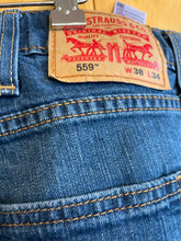 Load image into Gallery viewer, Size 38 Levi's Men's Jeans
