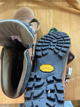 Load image into Gallery viewer, 13 vasque Men's Hiking Boots
