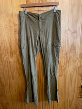 Load image into Gallery viewer, Size 10 Columbia Olive Women&#39;s Hiking Pants
