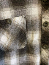 Load image into Gallery viewer, Size M Dickies Green Women's Flannel

