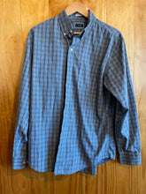 Load image into Gallery viewer, Size M Arrow Men's Long Sleeve Shirt
