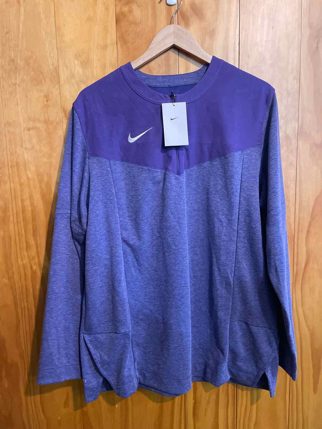 Size L Nike Men's Long Sleeve Shirt