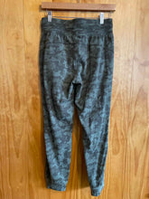 Load image into Gallery viewer, Size 6 Lululemon Camo Women&#39;s Pants
