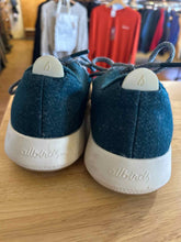 Load image into Gallery viewer, Shoe Size 8 All Birds Casual Shoes
