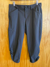 Load image into Gallery viewer, Size 10 Columbia Black Women's Capris
