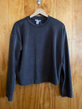 Load image into Gallery viewer, Size Medium Athleta Grey Women's Long Sleeve Shirt
