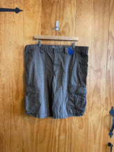 Load image into Gallery viewer, Size 40 Eddie Bauer Men&#39;s Shorts
