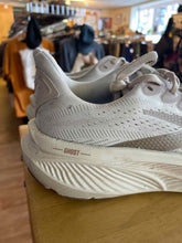 Load image into Gallery viewer, Women's Shoe Size 8 Brooks Champagne Running Shoes
