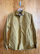 Load image into Gallery viewer, Size Small J Crew Men&#39;s Flannel
