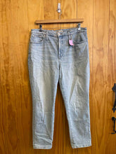 Load image into Gallery viewer, Size 33 Madewell Light Blue Women's Jeans

