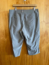 Load image into Gallery viewer, Size 14 Kuhl Green Women&#39;s Capris
