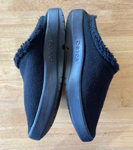 Load image into Gallery viewer, 9.5 Oofos Men's Slippers
