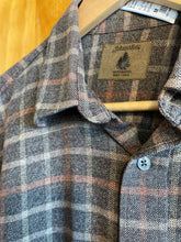 Load image into Gallery viewer, Size M St John's Bay Men's Long Sleeve Shirt
