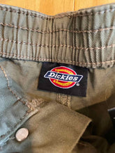 Load image into Gallery viewer, Size 32 Dickies Men&#39;s Pants
