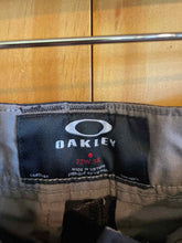 Load image into Gallery viewer, Size 32 Oakley Men's Pants
