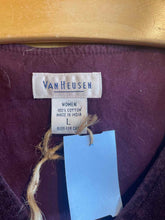 Load image into Gallery viewer, Size Large Van Hueusen Purple Women's Vest
