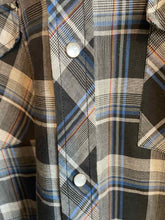 Load image into Gallery viewer, Size L BJ-R Men's Short Sleeve Shirt
