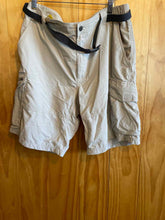 Load image into Gallery viewer, Size 38 Columbia Men's Shorts

