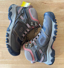 Load image into Gallery viewer, Shoe Size 8 Keen Brown Hiking Boots

