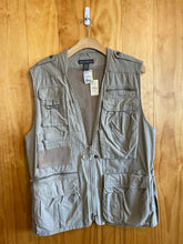 Load image into Gallery viewer, Size Large Banana Republic Men&#39;s Vest

